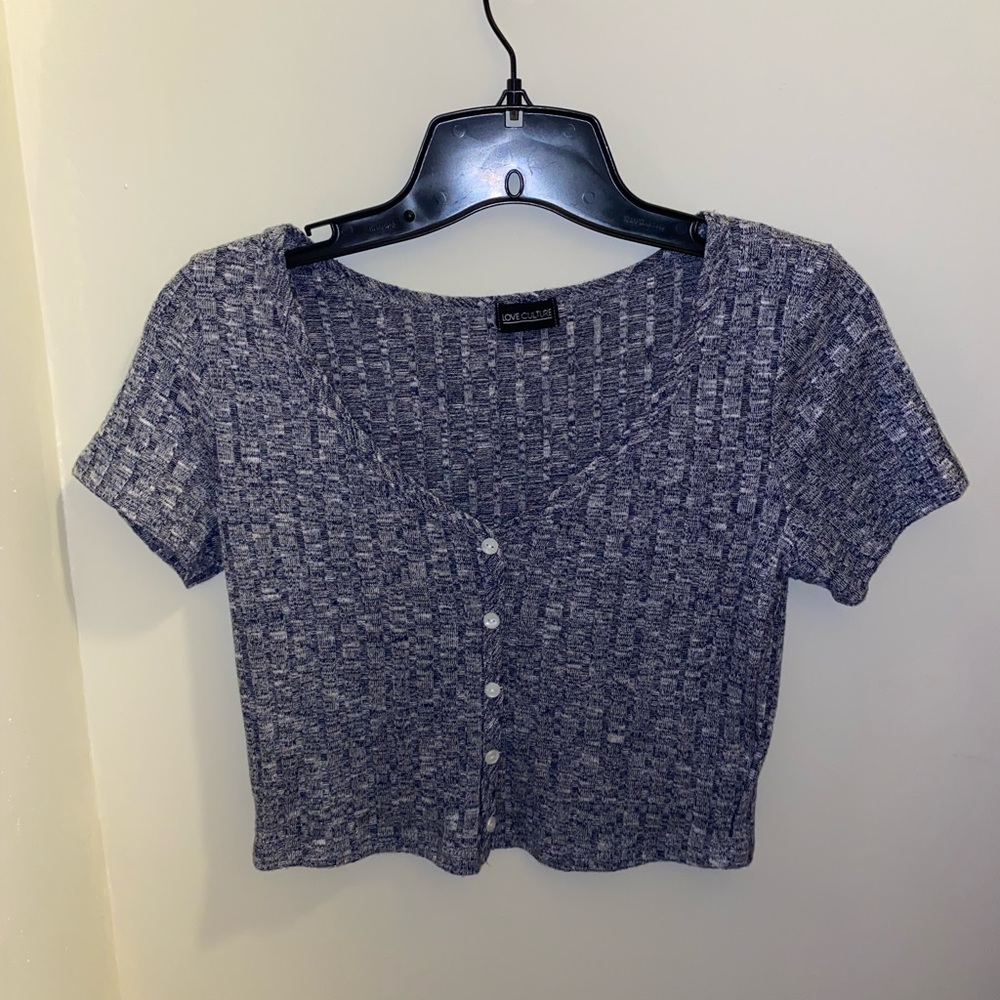 Small crop shirt from love culture